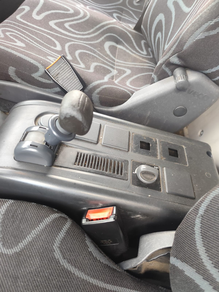 IVECO EUROCARGO 120E28P - Chasis camión: foto 4 IVECO EUROCARGO 120E28P - Chasis camión: foto 4