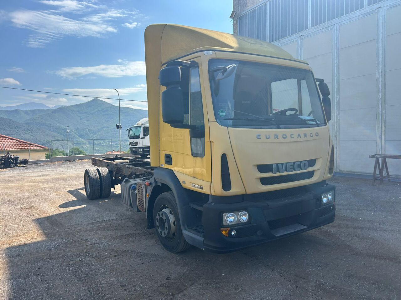 IVECO EUROCARGO 120E28P - Camión caja cerrada: foto 5 IVECO EUROCARGO 120E28P - Camión caja cerrada: foto 5