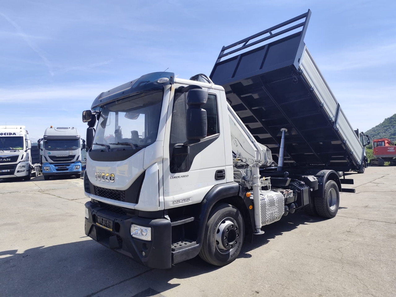 IVECO EUROCARGO 140-250 - Camión grúa: foto 1 IVECO EUROCARGO 140-250 - Camión grúa: foto 1