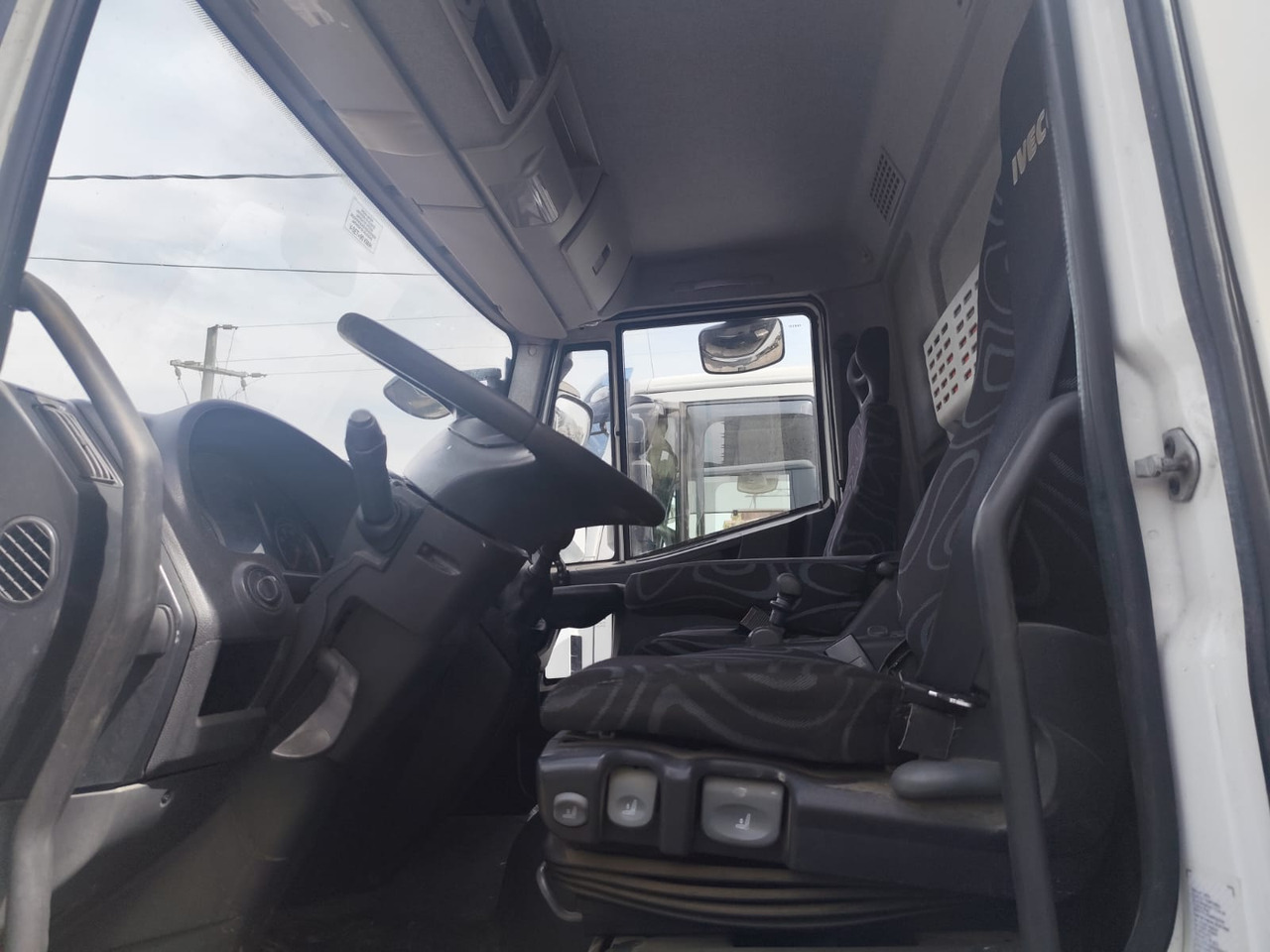 IVECO EUROCARGO 160E25K - Camión grúa: foto 4 IVECO EUROCARGO 160E25K - Camión grúa: foto 4