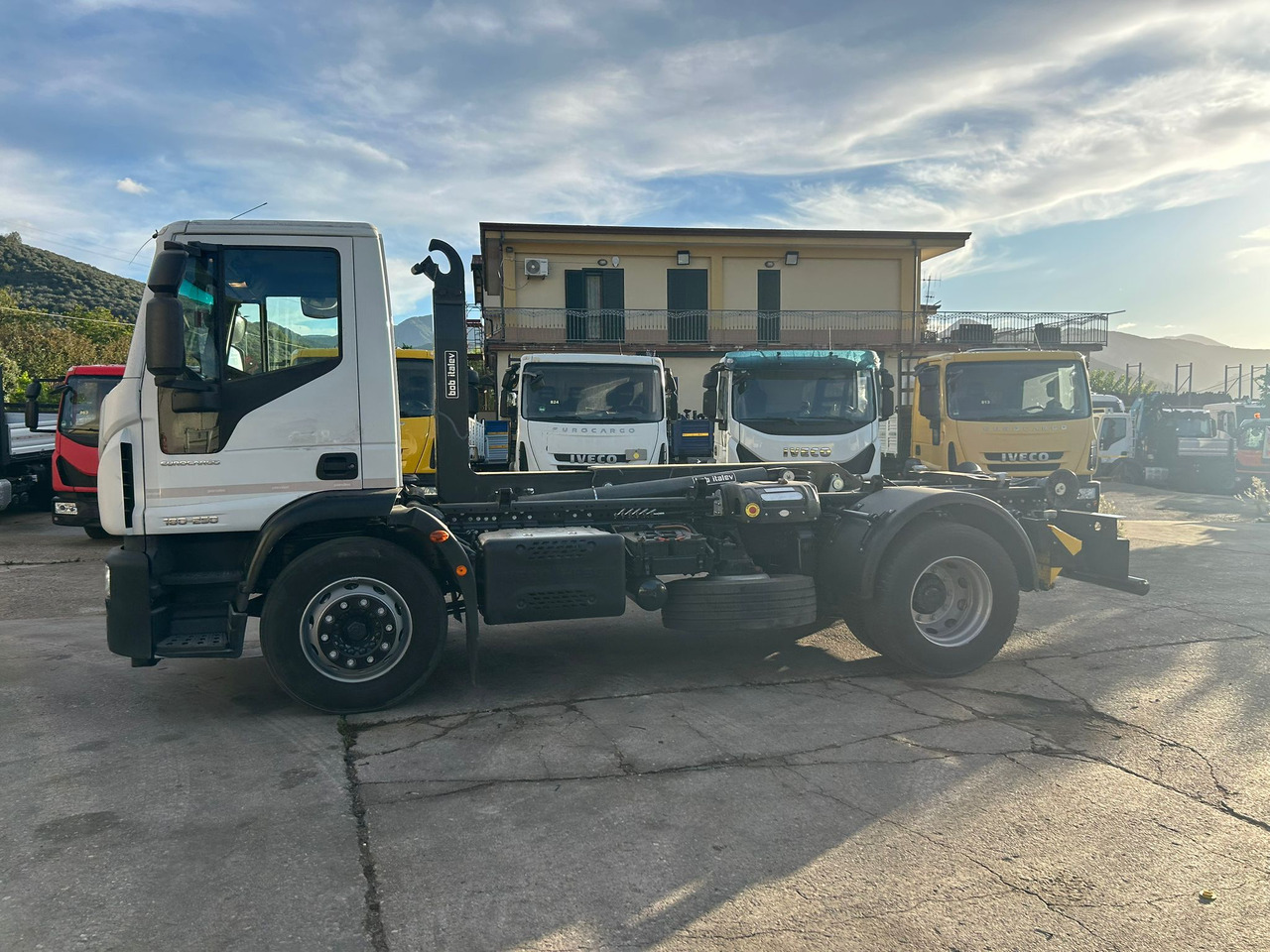 IVECO EUROCARGO 180-250 - Multibasculante camión, Camión grúa: foto 4 IVECO EUROCARGO 180-250 - Multibasculante camión, Camión grúa: foto 4