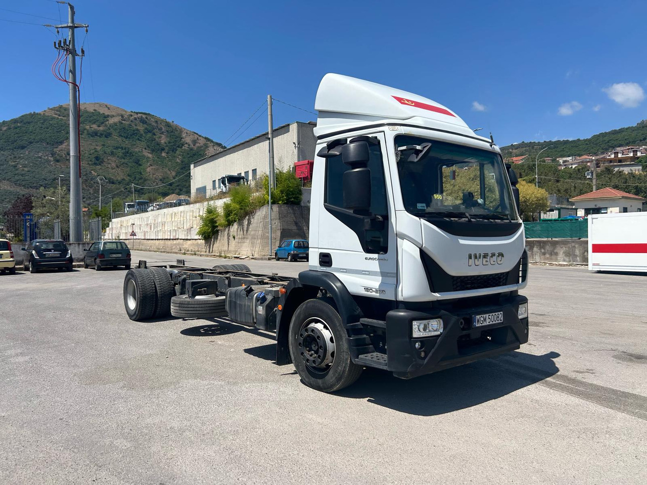 IVECO EUROCARGO 180-250 - Chasis camión, Camión grúa: foto 1 IVECO EUROCARGO 180-250 - Chasis camión, Camión grúa: foto 1