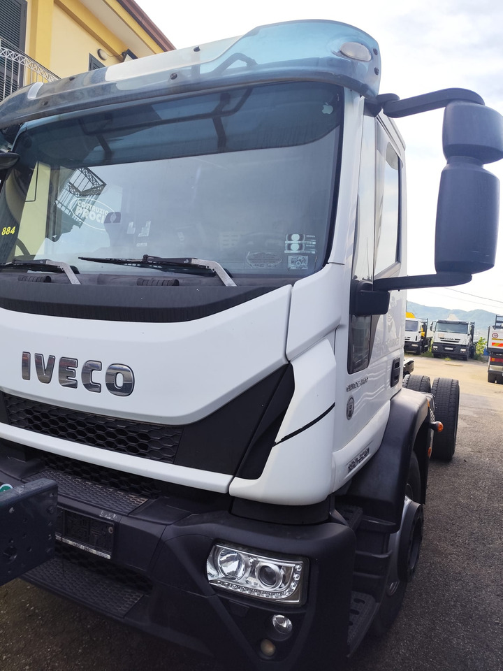 IVECO EUROCARGO 180-320 - Chasis camión: foto 2 IVECO EUROCARGO 180-320 - Chasis camión: foto 2