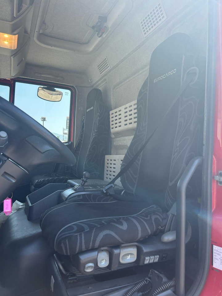 IVECO EUROCARGO 180E30 - Camión caja abierta: foto 4 IVECO EUROCARGO 180E30 - Camión caja abierta: foto 4