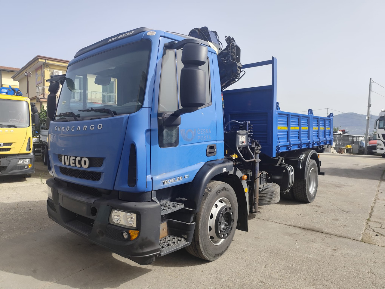 IVECO EUROCARGO 190EL28 - Camión grúa: foto 1 IVECO EUROCARGO 190EL28 - Camión grúa: foto 1