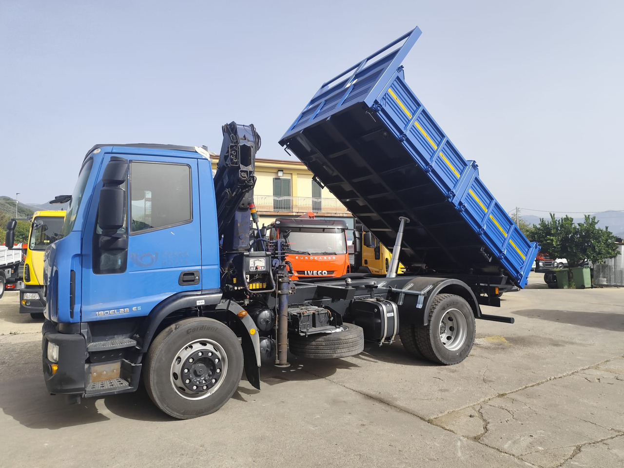 IVECO EUROCARGO 190EL28 - Camión grúa, Volquete camión: foto 4 IVECO EUROCARGO 190EL28 - Camión grúa, Volquete camión: foto 4