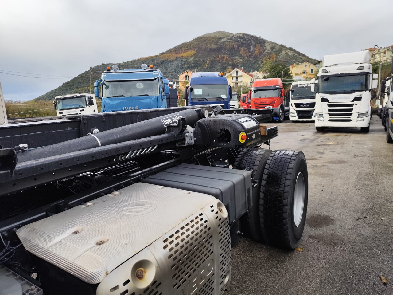 IVECO STRALIS 190S31 - Multibasculante camión: foto 2 IVECO STRALIS 190S31 - Multibasculante camión: foto 2