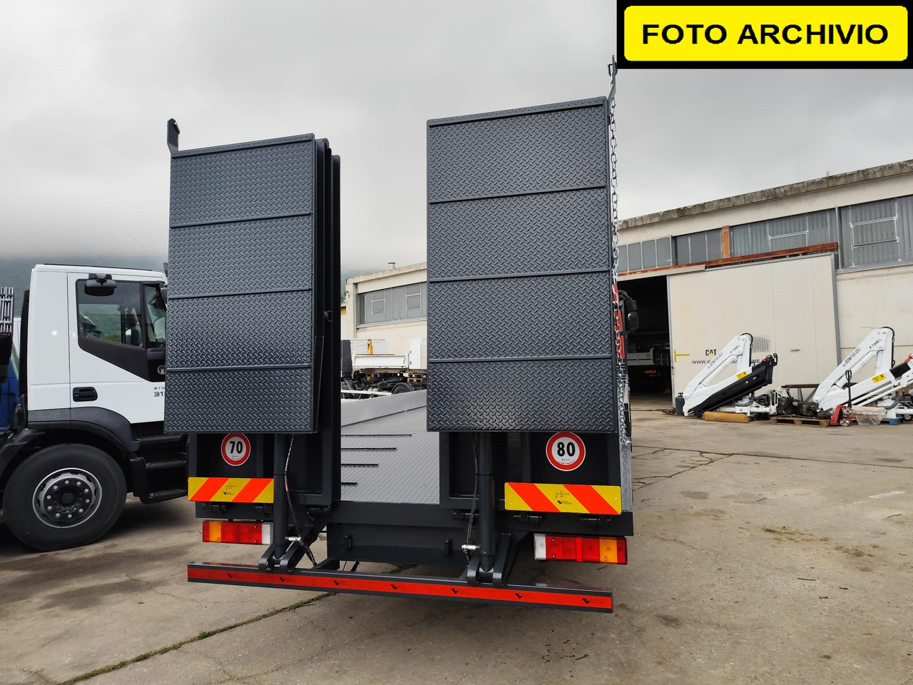 IVECO STRALIS 320S50 - Camión caja abierta: foto 4 IVECO STRALIS 320S50 - Camión caja abierta: foto 4