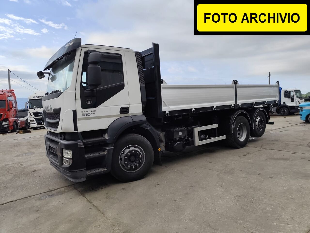 IVECO STRALIS AD 260S31 XP - Volquete camión: foto 2 IVECO STRALIS AD 260S31 XP - Volquete camión: foto 2