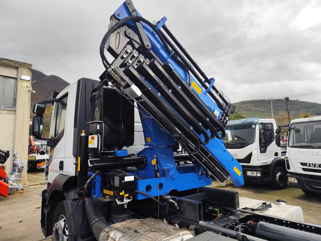 IVECO STRALIS AD 260S31 Y/P - Volquete camión, Camión grúa: foto 4 IVECO STRALIS AD 260S31 Y/P - Volquete camión, Camión grúa: foto 4