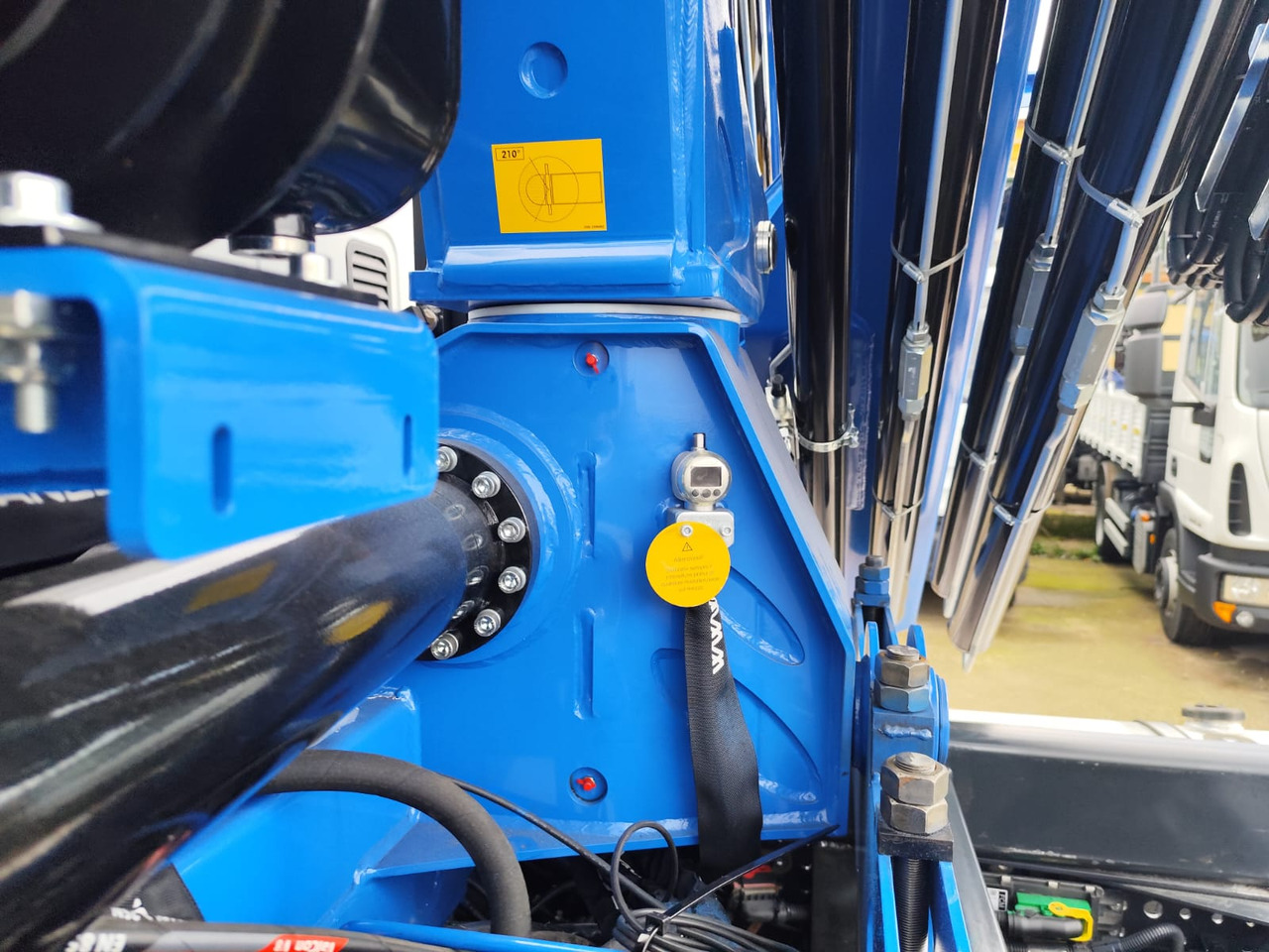 IVECO STRALIS AD 260S31 Y/P - Volquete camión, Camión grúa: foto 5 IVECO STRALIS AD 260S31 Y/P - Volquete camión, Camión grúa: foto 5