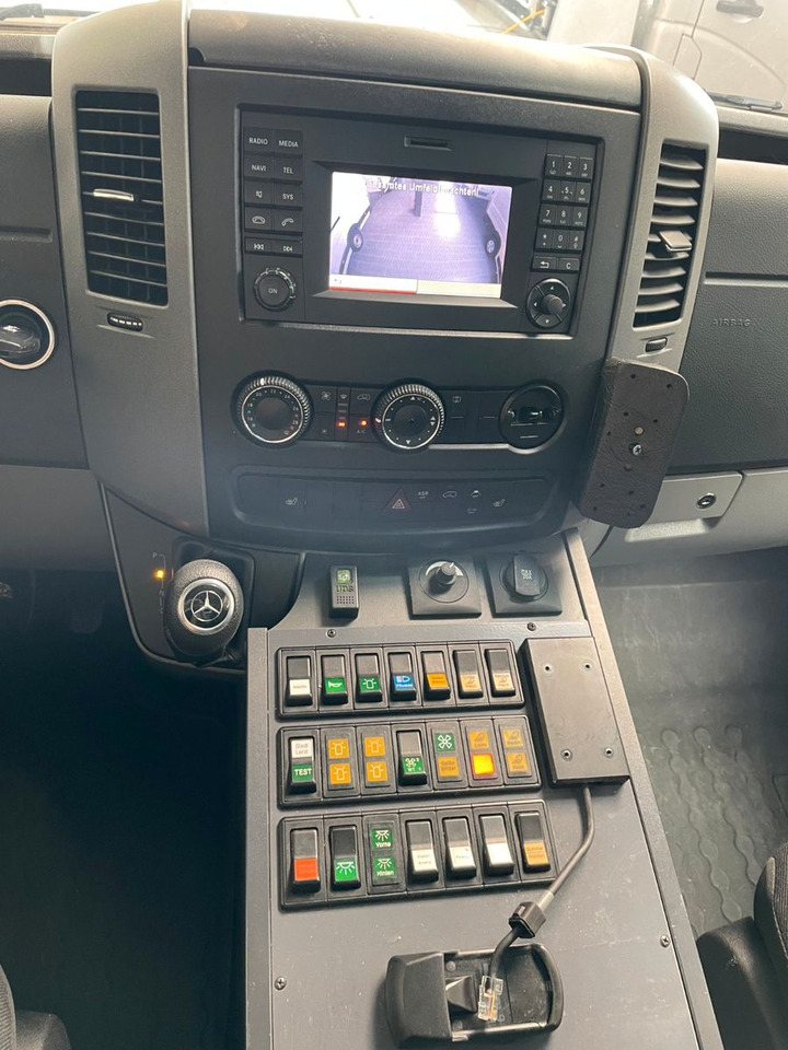 Coche Mercedes-Benz Sprinter II Rettungswagen 519 CDI: foto 10