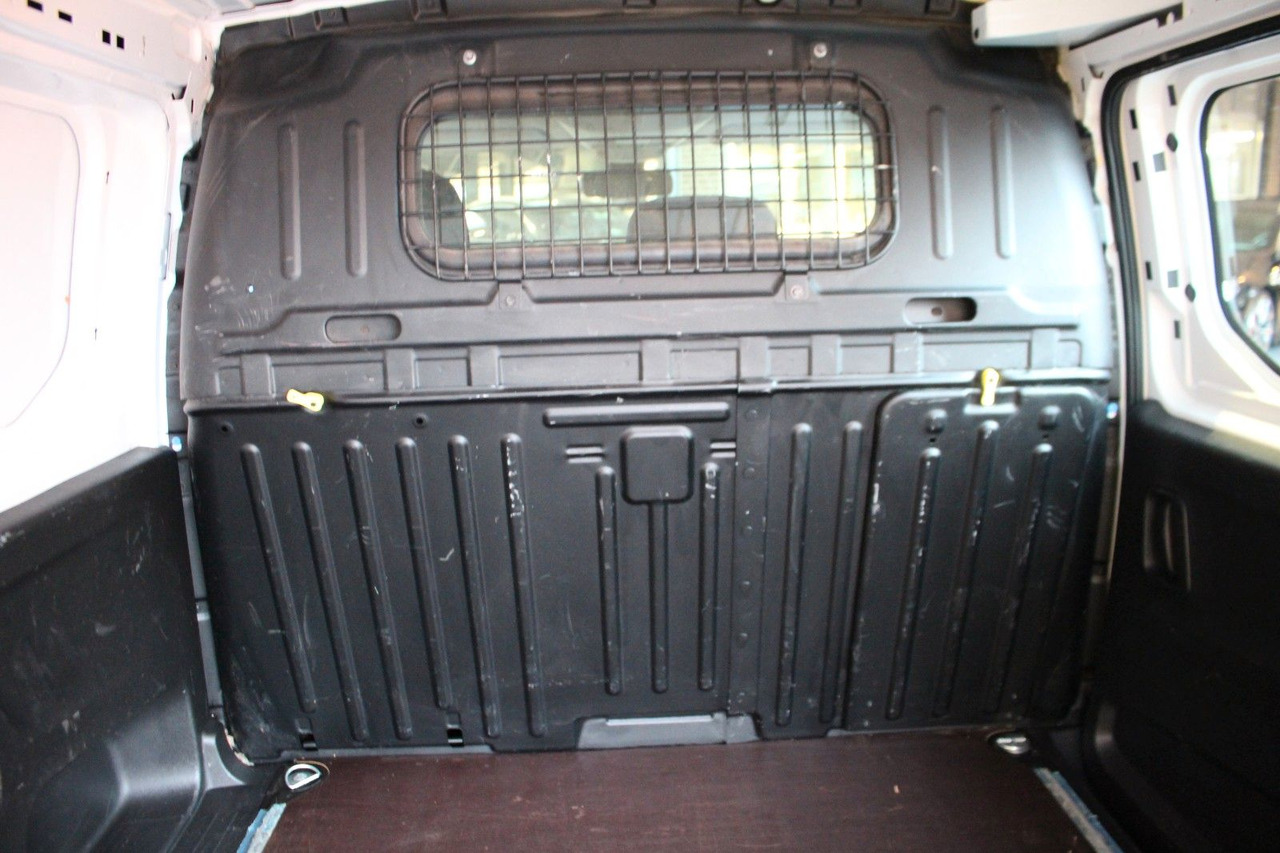 Furgoneta pequeña Opel Combo E Cargo 3.Sitze  Klima Bluetooth Durchlade: foto 15