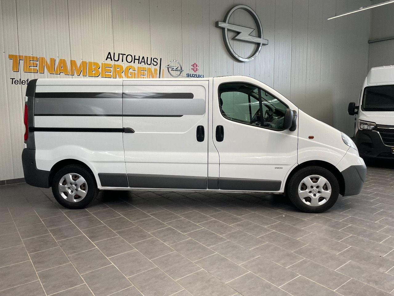 Opel Vivaro Kasten L2H1 2,9t Tüv Scheckheft Klima AHK - Furgoneta pequeña: foto 2 Opel Vivaro Kasten L2H1 2,9t Tüv Scheckheft Klima AHK - Furgoneta pequeña: foto 2