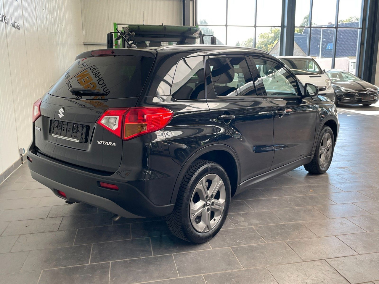 Suzuki Vitara 1.6 Comfort 4x2 AHK Allwetterreifen - SUV/ Todoterreno: foto 3 Suzuki Vitara 1.6 Comfort 4x2 AHK Allwetterreifen - SUV/ Todoterreno: foto 3
