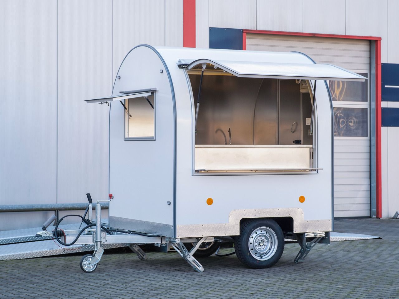 Deli Star Trailer EasyGo 220 - EU Standards - Remolque venta ambulante: foto 1 Deli Star Trailer EasyGo 220 - EU Standards - Remolque venta ambulante: foto 1