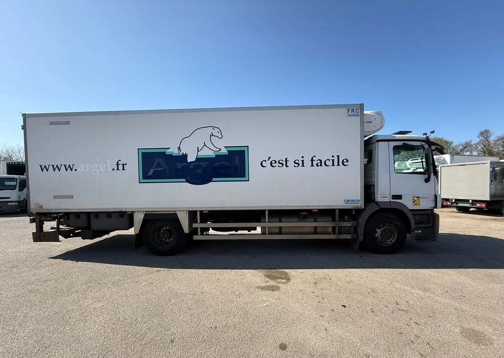 Mercedes-Benz ACTROS 1832 4X2 CHŁODNIA TERMOKING T1200-R Winda - Frigorífico camión: foto 2 Mercedes-Benz ACTROS 1832 4X2 CHŁODNIA TERMOKING T1200-R Winda - Frigorífico camión: foto 2