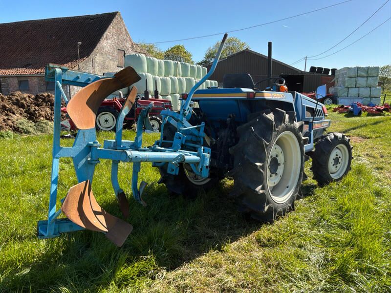 Iseki Landhope 240 - Tractor: foto 5 Iseki Landhope 240 - Tractor: foto 5