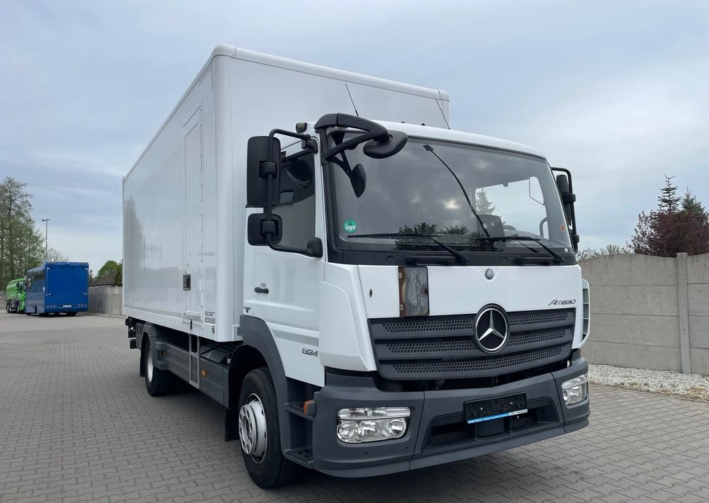 Mercedes-Benz ATEGO 1324, 15 EUROPALET, ŁADOWNOŚĆ 7,5 T - Camión caja cerrada: foto 3 Mercedes-Benz ATEGO 1324, 15 EUROPALET, ŁADOWNOŚĆ 7,5 T - Camión caja cerrada: foto 3