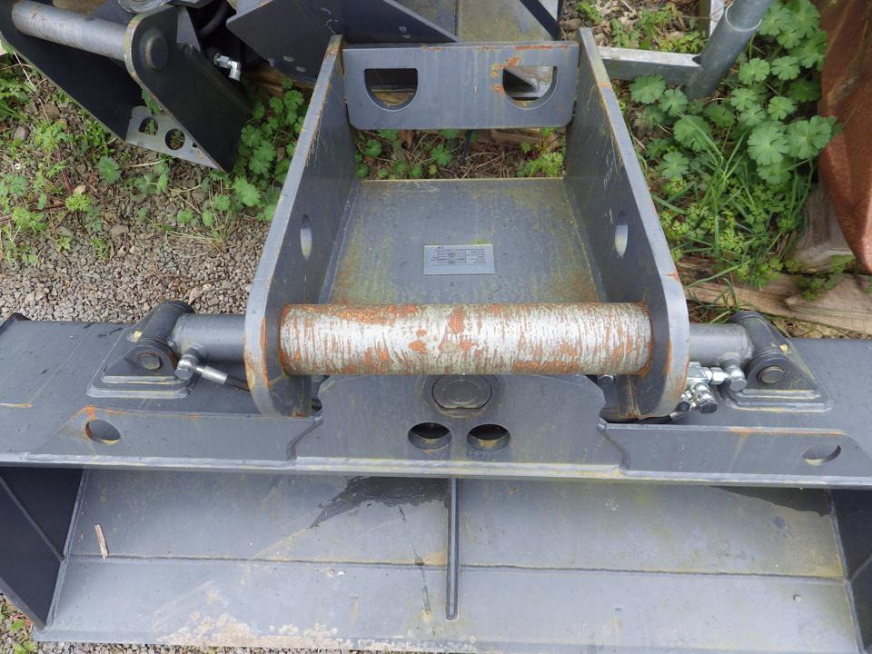 Schwenkbare Grabenräumlöffel MS01 3 x auf Lager - Cazo para excavadora para Maquinaria de construcción: foto 3 Schwenkbare Grabenräumlöffel MS01 3 x auf Lager - Cazo para excavadora para Maquinaria de construcción: foto 3