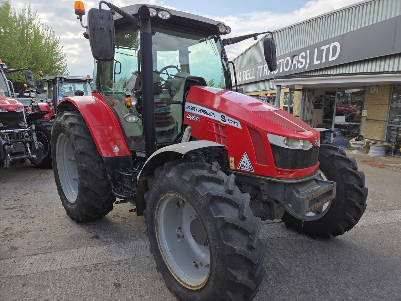 2019 MF 5713S, 2770 Hours - Tractor: foto 1 2019 MF 5713S, 2770 Hours - Tractor: foto 1