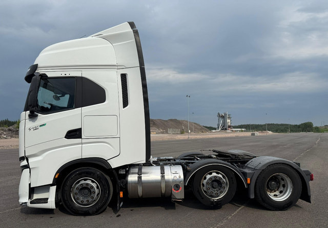 Iveco S-Way 460 LNG 6x2 - Cabeza tractora: foto 2 Iveco S-Way 460 LNG 6x2 - Cabeza tractora: foto 2