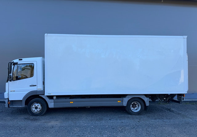 Mercedes-BenzAtego kaappi + perälauta - Camión caja cerrada: foto 2 Mercedes-BenzAtego kaappi + perälauta - Camión caja cerrada: foto 2