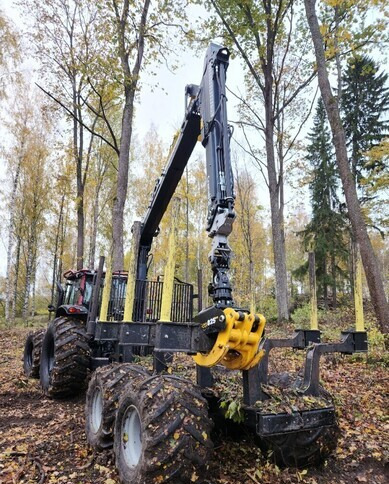 ValtraN123 + Kronos 140 4WDM + Cranab FC8 - Tractor forestal, Remolque forestal: foto 3 ValtraN123 + Kronos 140 4WDM + Cranab FC8 - Tractor forestal, Remolque forestal: foto 3