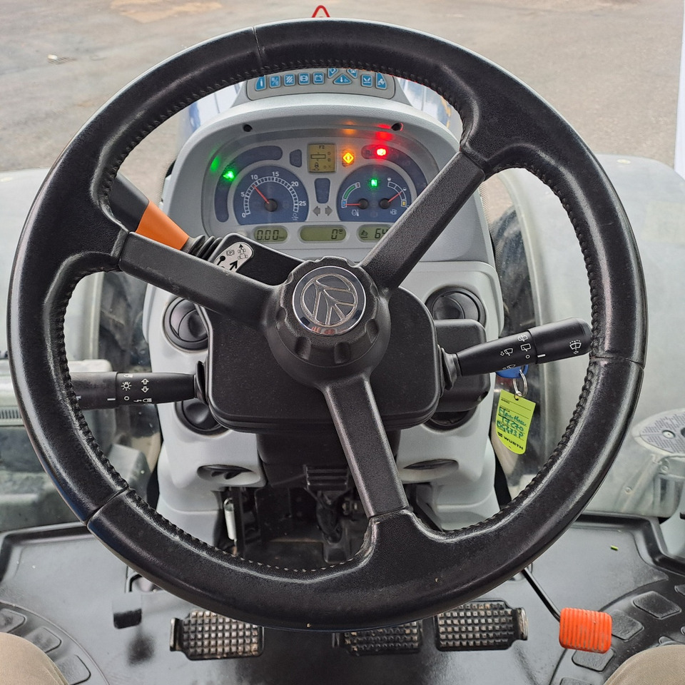 NEW HOLLAND T7.270 BLUEPOWER - Tractor: foto 2 NEW HOLLAND T7.270 BLUEPOWER - Tractor: foto 2