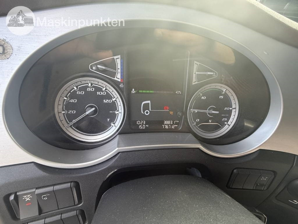 Cabeza tractora DAF 530: foto 48