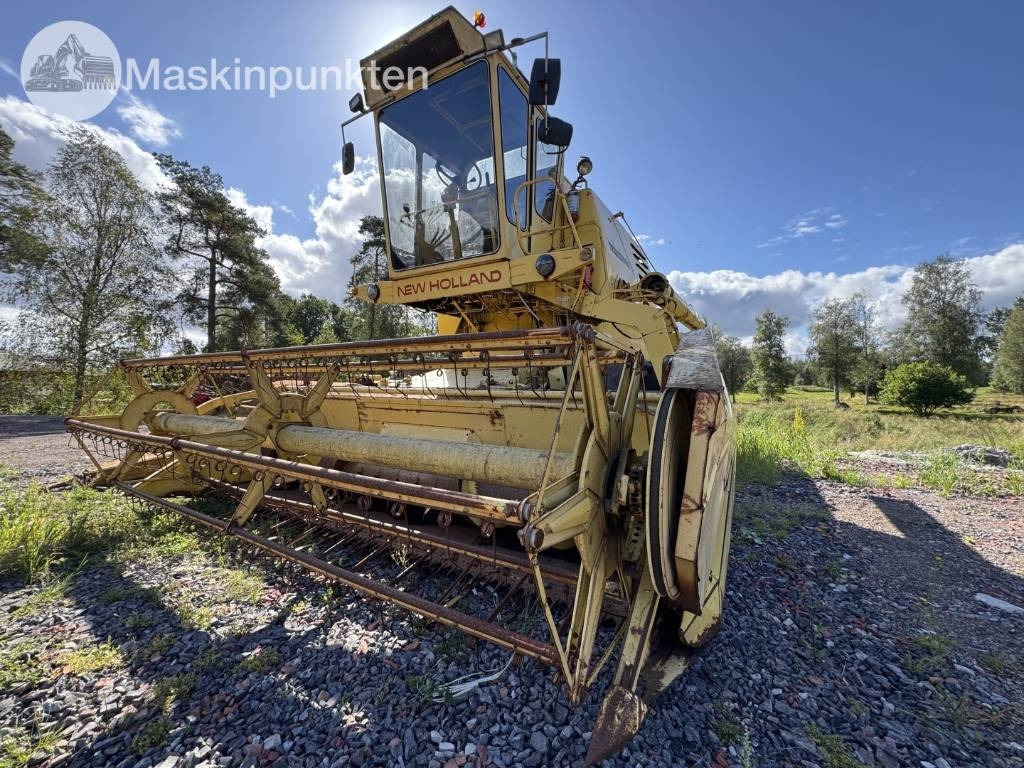 New Holland 1530 - Cosechadora de granos: foto 1 New Holland 1530 - Cosechadora de granos: foto 1