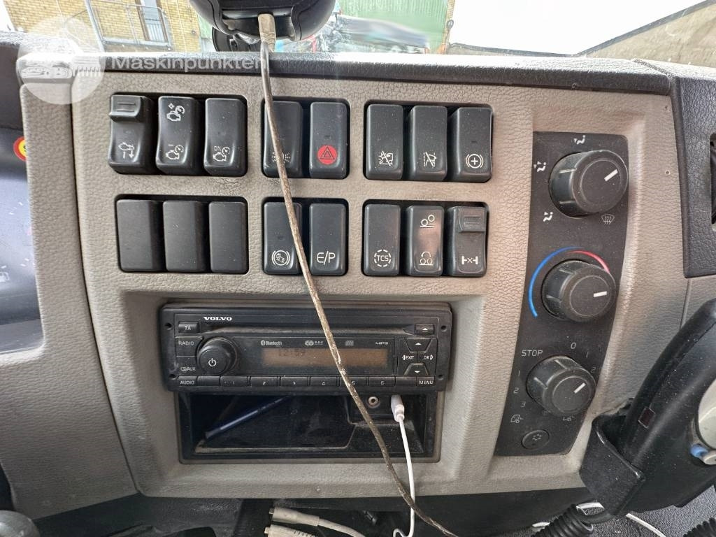 Camión hormigonera Volvo FE 320: foto 27