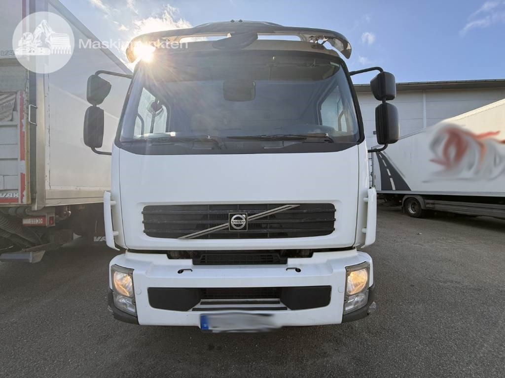 Volvo FL 240 - Camión caja cerrada: foto 2 Volvo FL 240 - Camión caja cerrada: foto 2