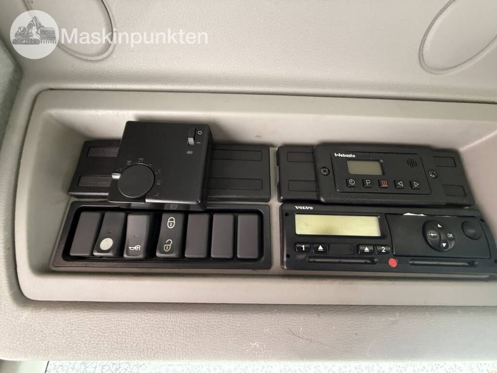 Portacontenedor de cadenas camión Volvo FL 4*2 liftdumper: foto 27 Portacontenedor de cadenas camión Volvo FL 4*2 liftdumper: foto 27