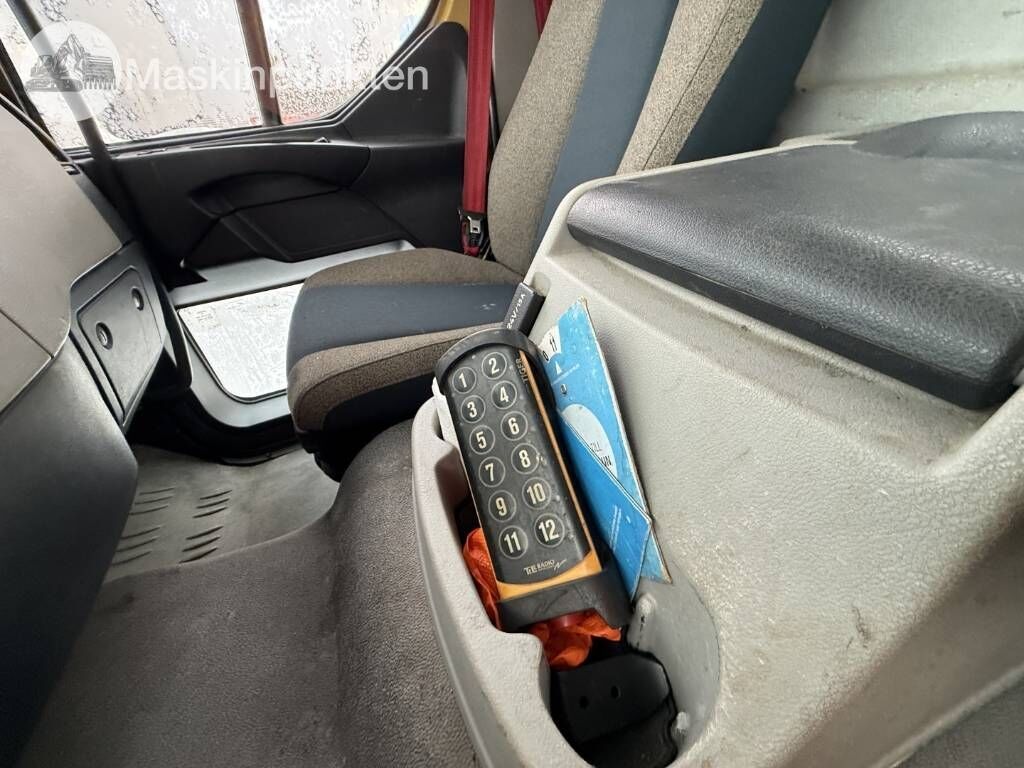 Portacontenedor de cadenas camión Volvo FL 4*2 liftdumper: foto 26 Portacontenedor de cadenas camión Volvo FL 4*2 liftdumper: foto 26