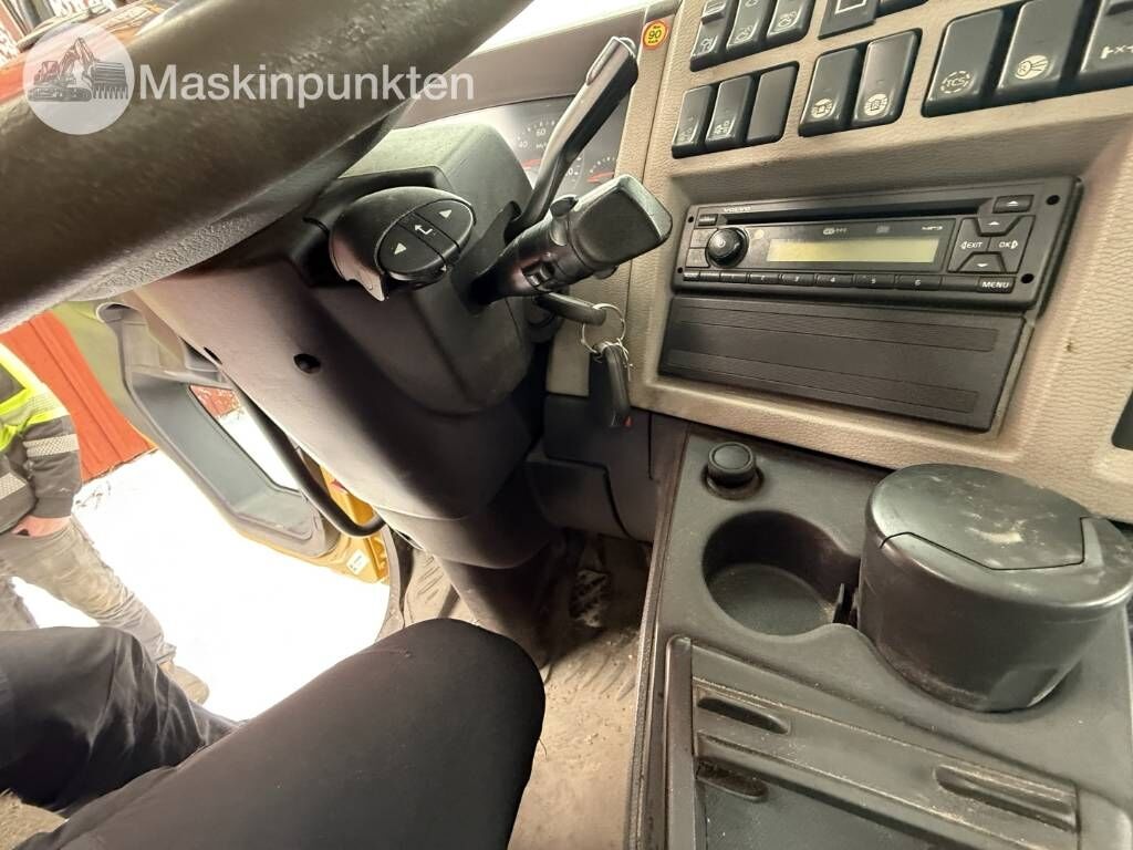 Portacontenedor de cadenas camión Volvo FL 4*2 liftdumper: foto 21