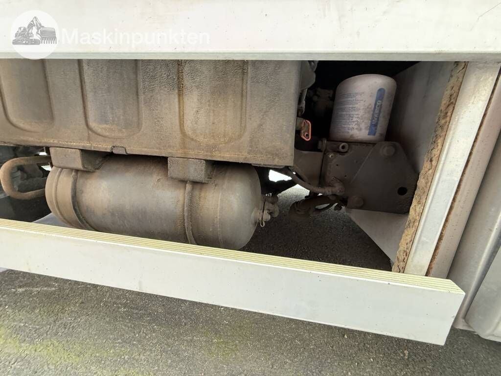Portacontenedor de cadenas camión Volvo FL 4*2 liftdumper: foto 45 Portacontenedor de cadenas camión Volvo FL 4*2 liftdumper: foto 45