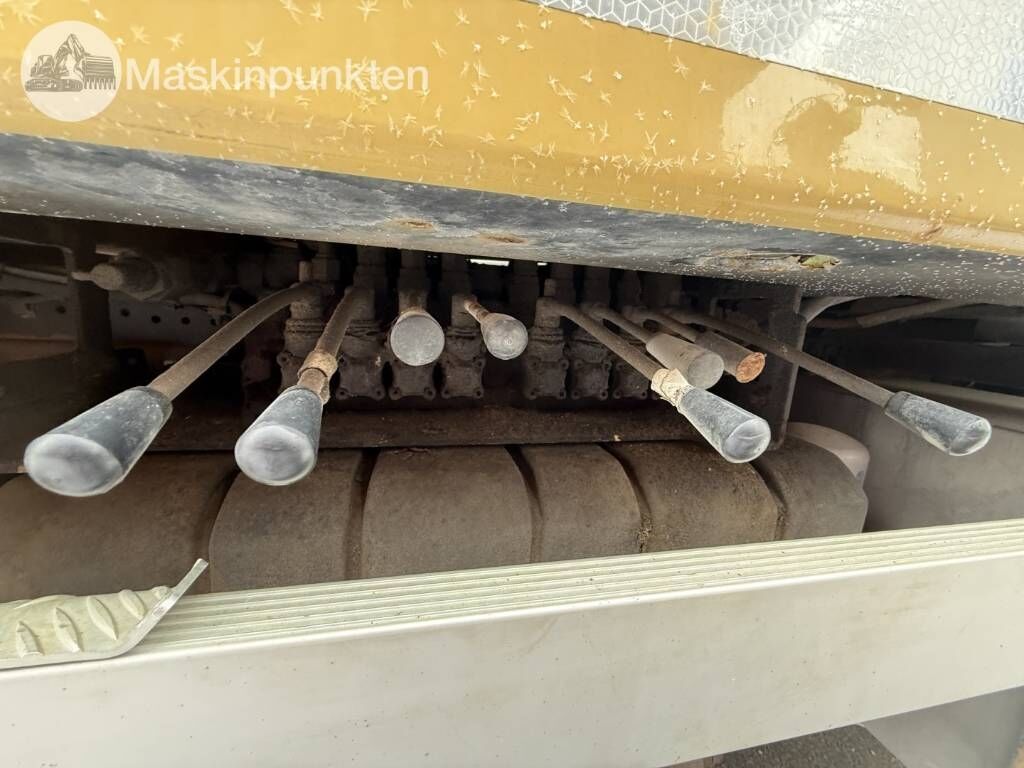 Portacontenedor de cadenas camión Volvo FL 4*2 liftdumper: foto 48 Portacontenedor de cadenas camión Volvo FL 4*2 liftdumper: foto 48