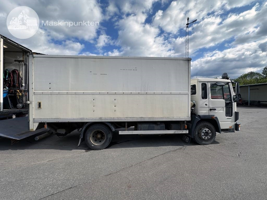 Volvo FL 610 Verkstadsinredd - Camión caja cerrada: foto 4 Volvo FL 610 Verkstadsinredd - Camión caja cerrada: foto 4
