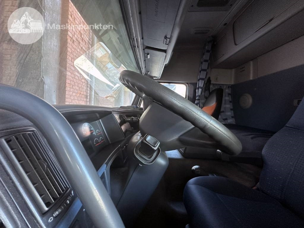 Camión caja cerrada Volvo FM 300: foto 19