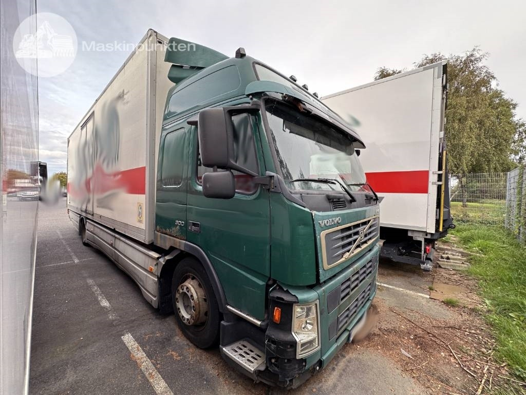 Volvo FM 9 300 - Camión caja cerrada: foto 2 Volvo FM 9 300 - Camión caja cerrada: foto 2