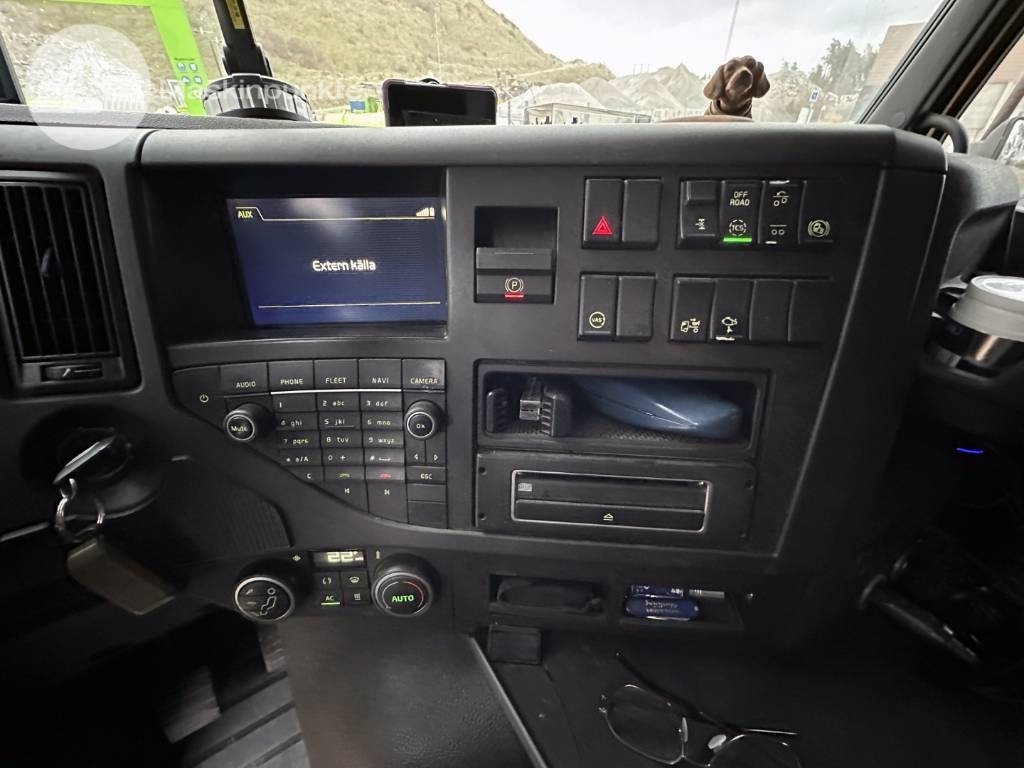 Volquete camión Volvo FMX 380: foto 29
