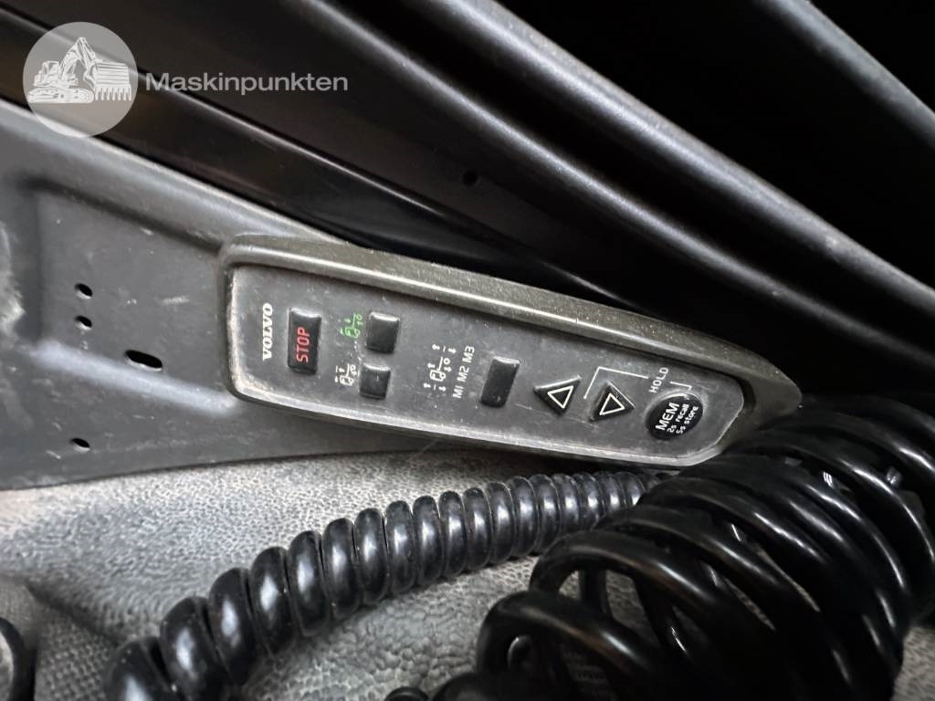 Volquete camión Volvo FMX 380: foto 16