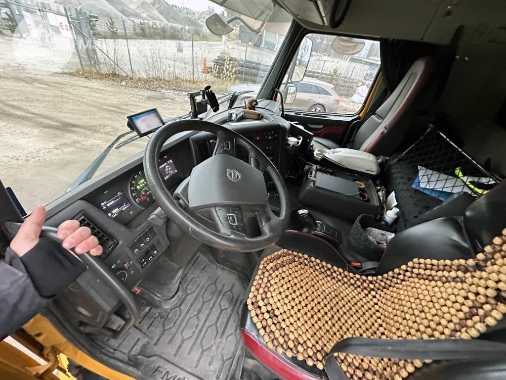 Volquete camión Volvo FMX 380: foto 18