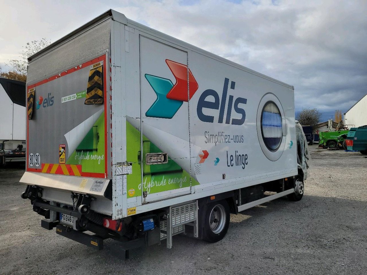 FUSO CANTER 7C15 - Camión caja cerrada: foto 4 FUSO CANTER 7C15 - Camión caja cerrada: foto 4