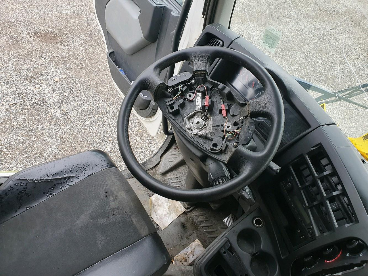 Camión caja cerrada RENAULT D 12 DTI 215: foto 12 Camión caja cerrada RENAULT D 12 DTI 215: foto 12