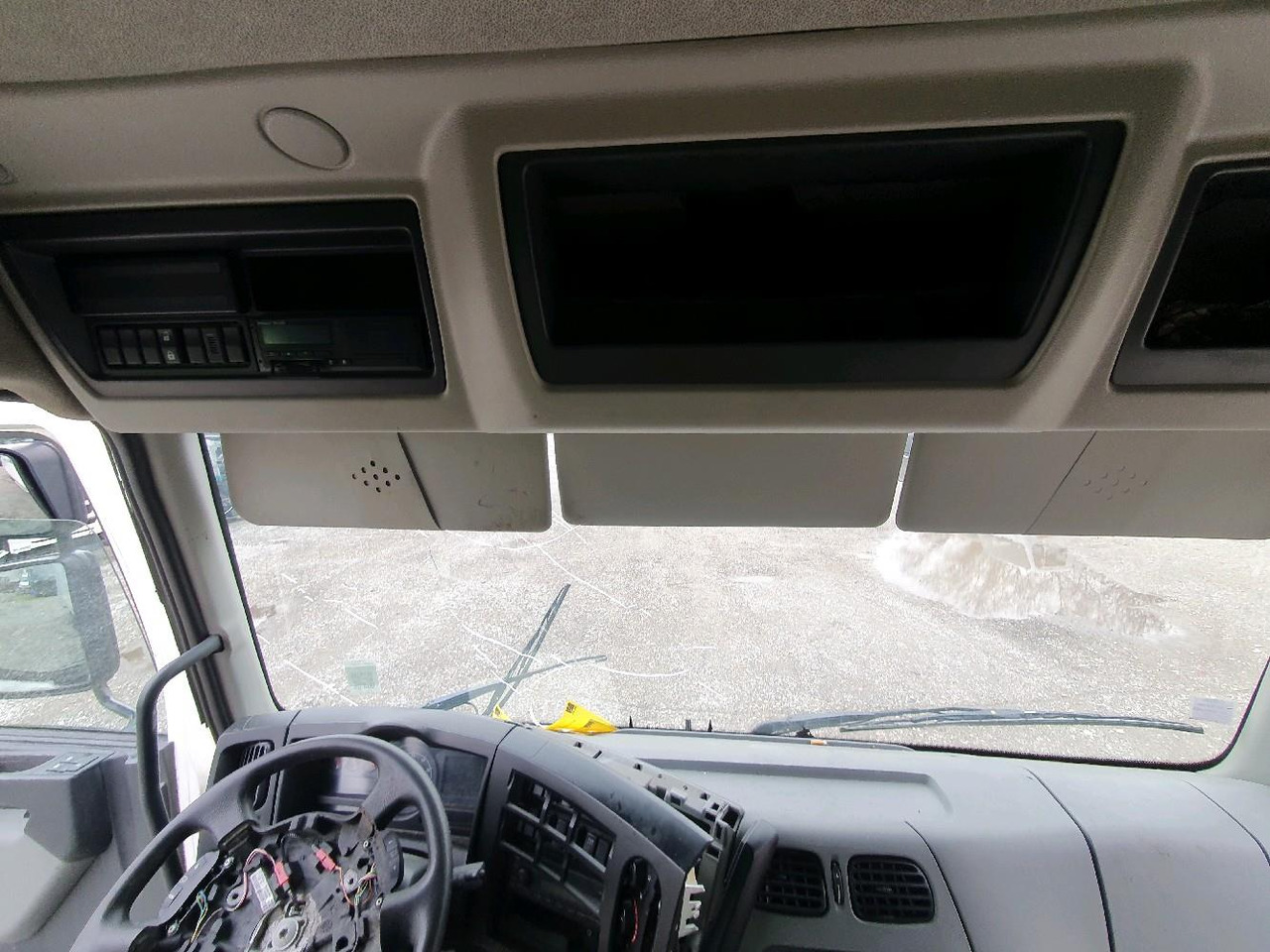 Camión caja cerrada RENAULT D 12 DTI 215: foto 11 Camión caja cerrada RENAULT D 12 DTI 215: foto 11