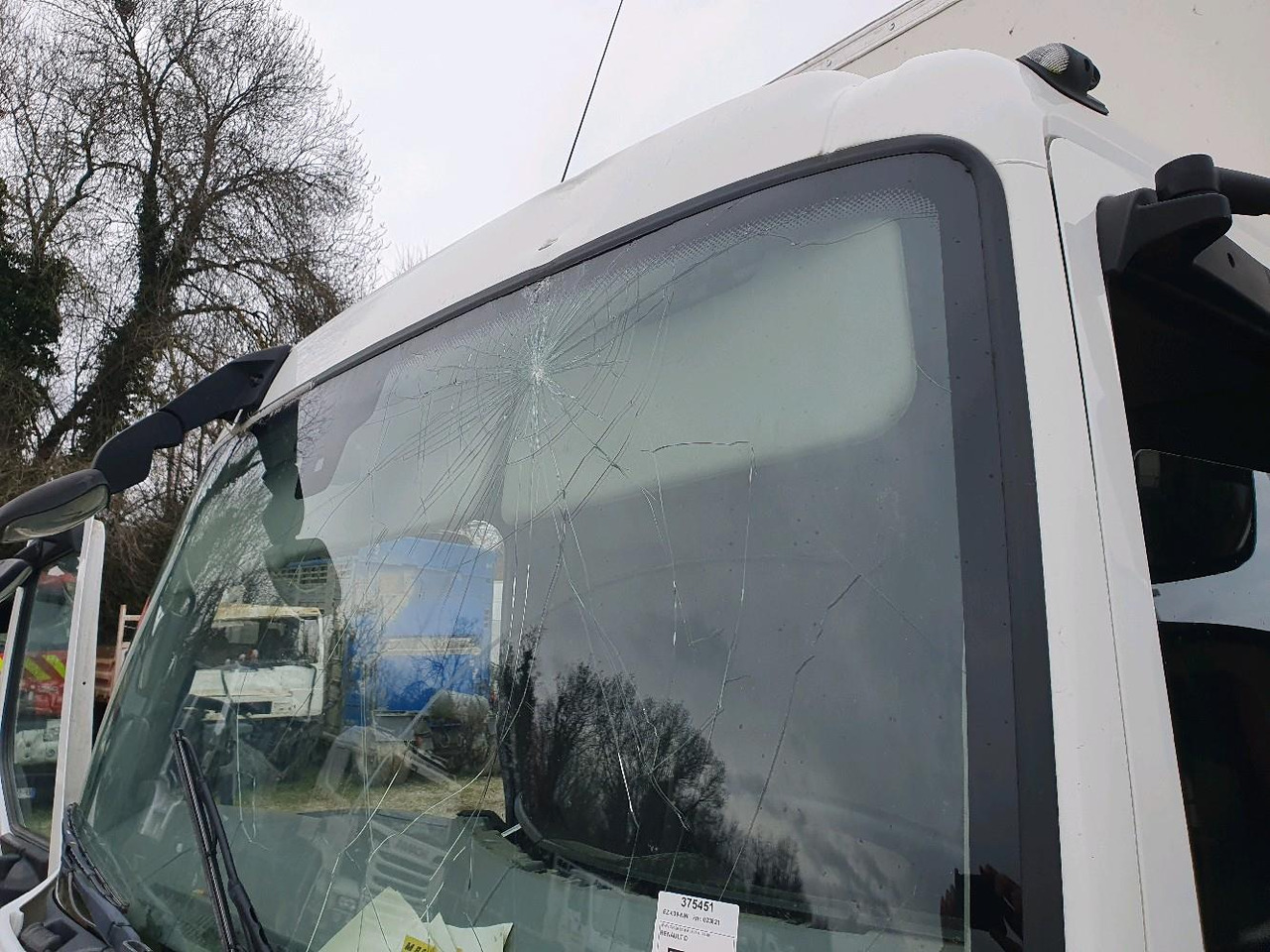 Camión caja cerrada RENAULT D 12 DTI 215: foto 18 Camión caja cerrada RENAULT D 12 DTI 215: foto 18