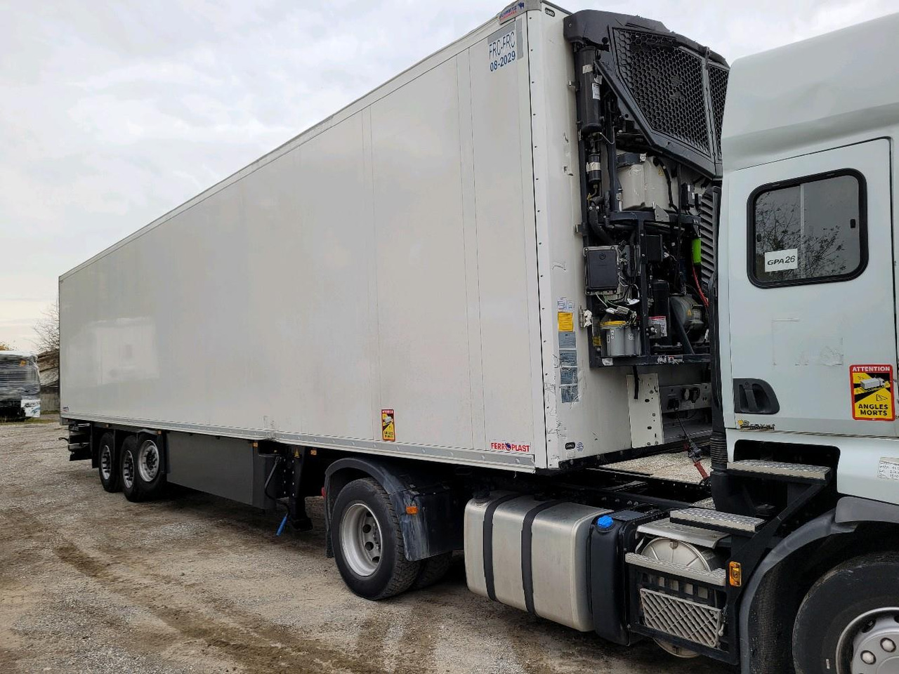 SCHMITZ FRIGO 3 ESSIEUX 23 - Frigorífico semirremolque: foto 1 SCHMITZ FRIGO 3 ESSIEUX 23 - Frigorífico semirremolque: foto 1