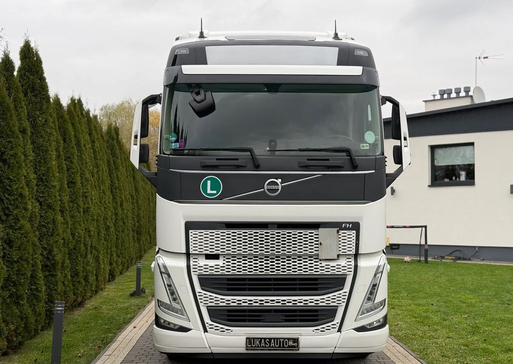 Volvo FH 460 AUTOMAT PARK COOL DWA ZBIORNIKI - Cabeza tractora: foto 4 Volvo FH 460 AUTOMAT PARK COOL DWA ZBIORNIKI - Cabeza tractora: foto 4